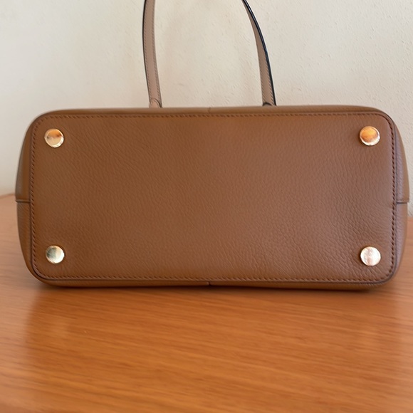 MICHAEL KORS BEDFORD PEBBLE LEATHER POCKET TOTE ACORN/GOLD - Picture 4 of 14